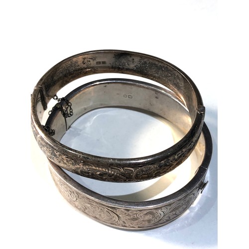 366 - 2 vintage silver bangles 43g