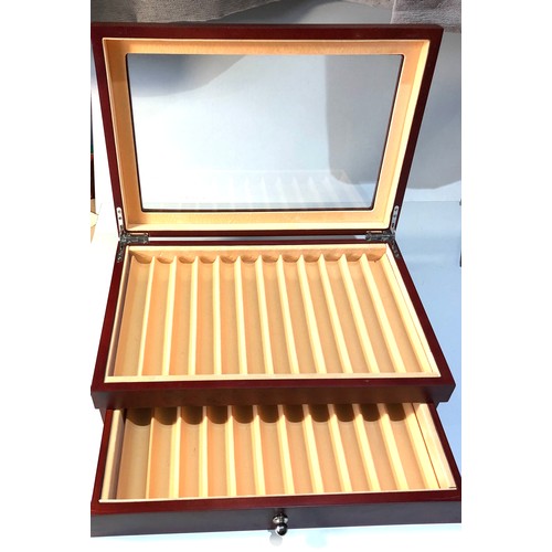 515 - Pen display case for 24 pens measures approx 31cm by 21cm 9cm tall