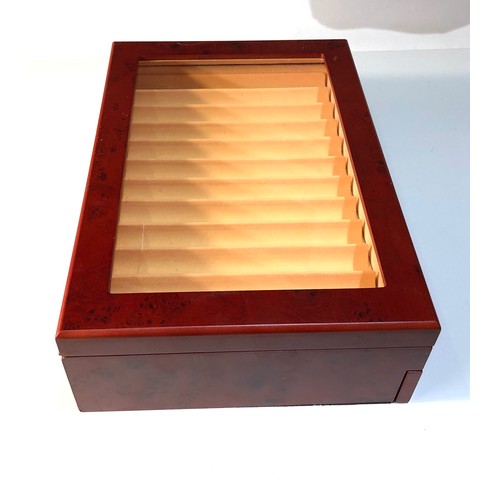 515 - Pen display case for 24 pens measures approx 31cm by 21cm 9cm tall