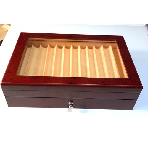 516 - Pen display case for 24 pens measures approx 31cm by 21cm 9cm tall