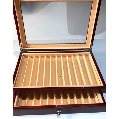 516 - Pen display case for 24 pens measures approx 31cm by 21cm 9cm tall