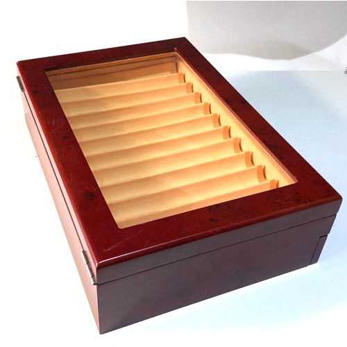 516 - Pen display case for 24 pens measures approx 31cm by 21cm 9cm tall