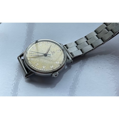 70 - Early Vintage Omega centre second minute dial gents wristwatch stainless steel case watch is ticking... 