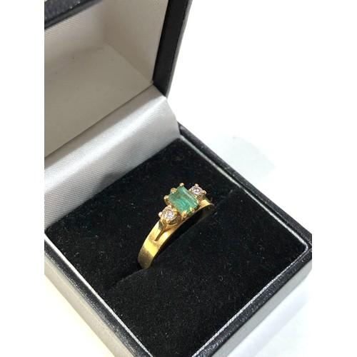 139 - 18ct gold emerald diamond ring 4.1g in good condition