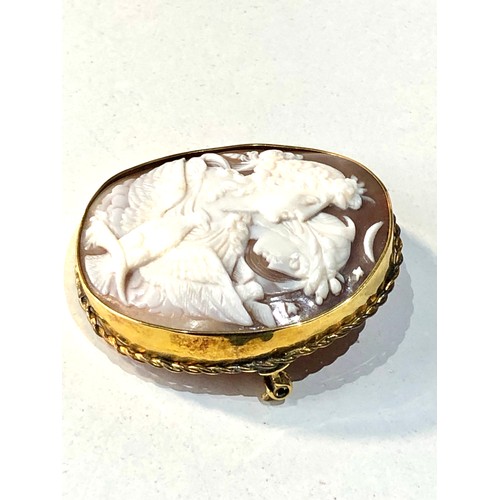 136 - High carat golds mounted gold cameo brooch measures approx 4.5cm by 4cm in good condition weight 12.... 