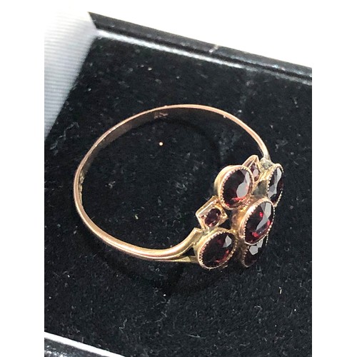 188 - 9ct gold  art deco style garnet ring weight 1.5g