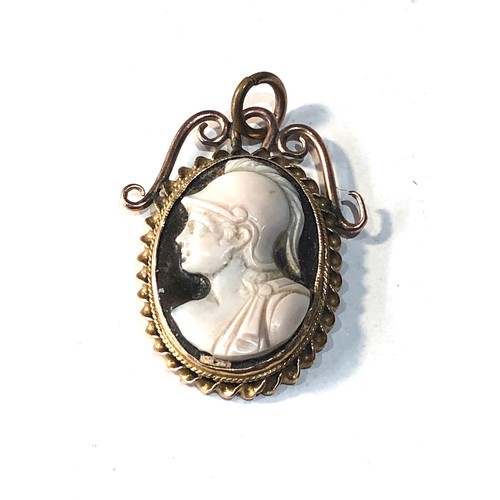 107 - Vintage  gold framed banded agate cameo pendant measures approx 2.8cm drop by 1.8cm wide