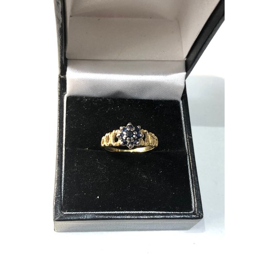 257 - 18ct gold unusual design sapphire ring weight 3g