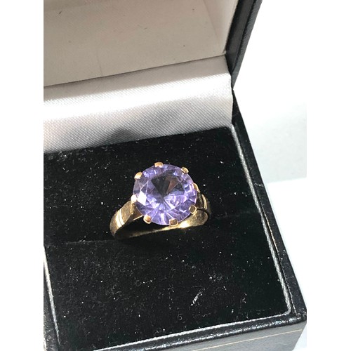 120 - High carat gold alexandrite solitaire probably synthetic  ring weight 5 g xrt  tested as 21ct