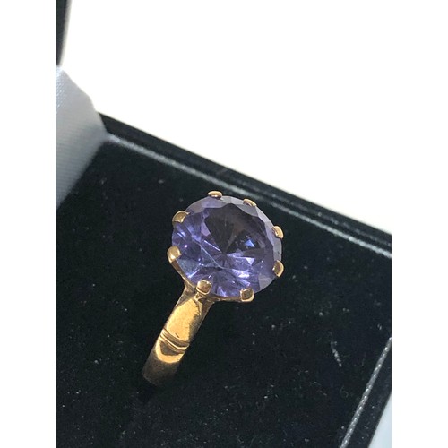 120 - High carat gold alexandrite solitaire probably synthetic  ring weight 5 g xrt  tested as 21ct