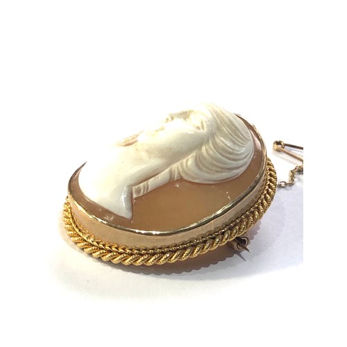 230 - Vintage 9ct gold high relief cameo brooch measures approx 3.8cm by 3.1cm weight 13.2g