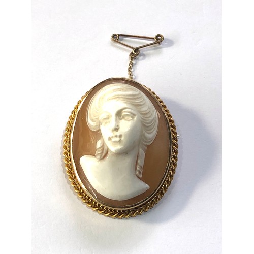 230 - Vintage 9ct gold high relief cameo brooch measures approx 3.8cm by 3.1cm weight 13.2g