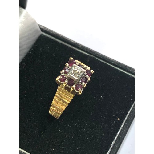 322 - Vintage 18ct gold band diamond & ruby ring weight 5.6g