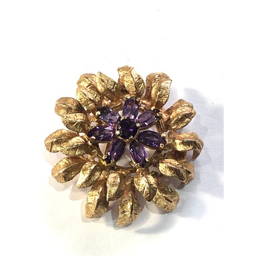 116 - 14ct gold flower amethyst brooch measures approx 3.2cm dia weight 11g