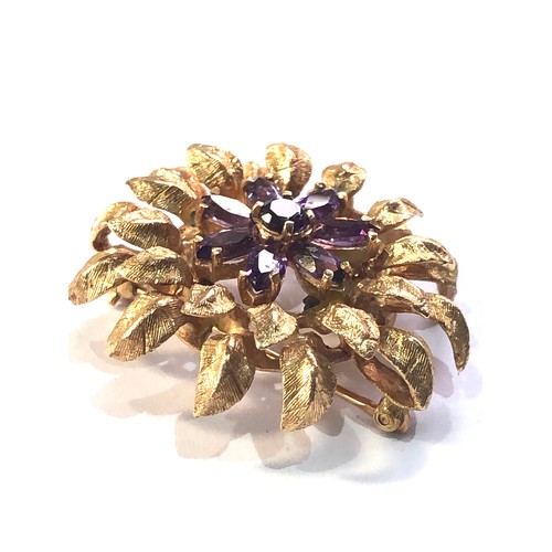 116 - 14ct gold flower amethyst brooch measures approx 3.2cm dia weight 11g