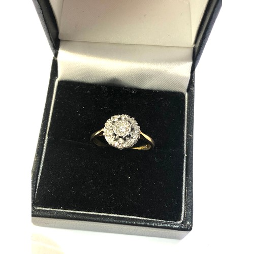 272 - 18ct gold diamond cluster ring weight 3g