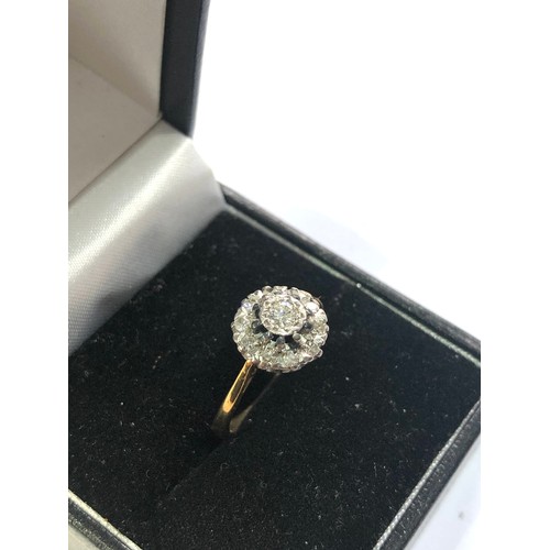 272 - 18ct gold diamond cluster ring weight 3g