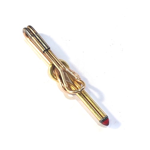 189 - 9ct gold knot tie clip with garnet set tip weight 9g acid tested as 9ct gold not hallmarked