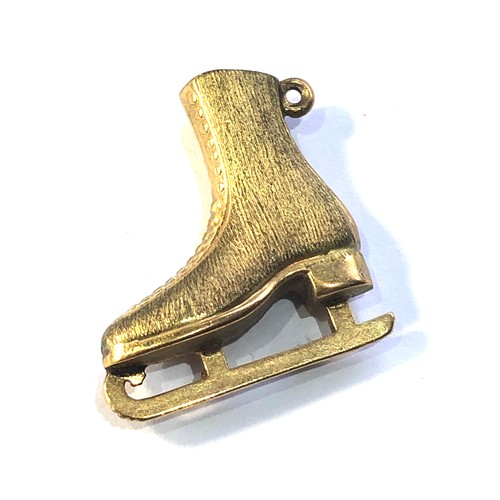 260 - 9ct gold ice skate charm weight 1.8g