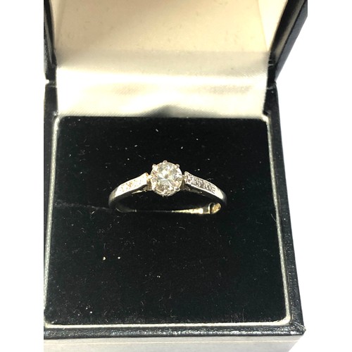 301 - 18ct white gold & plat diamond solitaire ring weight 3g