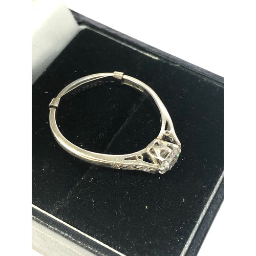 301 - 18ct white gold & plat diamond solitaire ring weight 3g