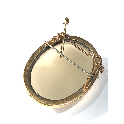 283 - 18ct gold framed  carved stone cameo brooch measures approx 3.9cm by 3cm xrt tested as 18ct