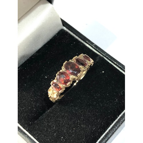 157 - 9ct gold garnet ring 2.7g