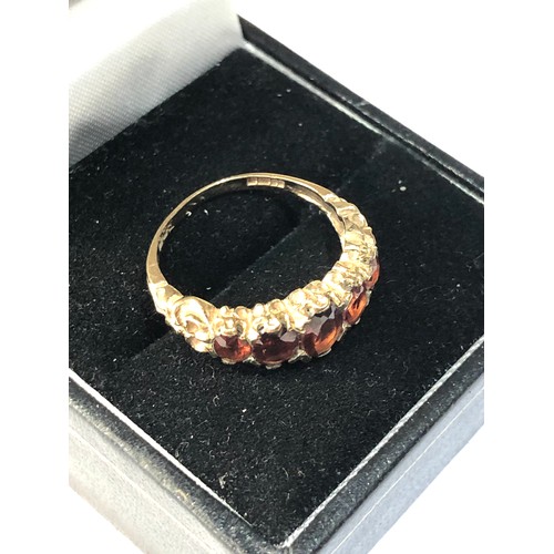 157 - 9ct gold garnet ring 2.7g