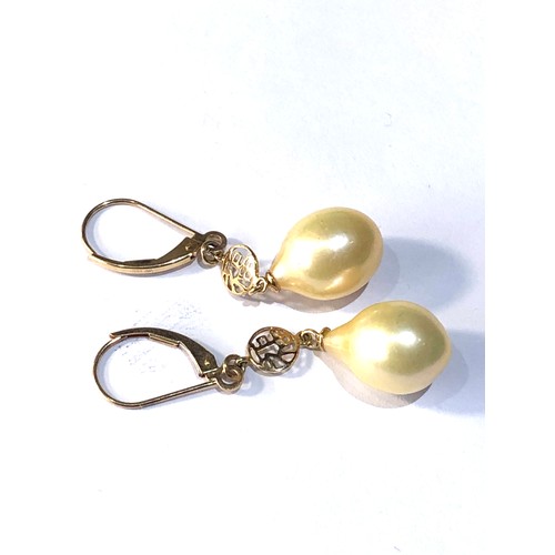 170 - 14ct gold Chinese pearl drop earrings measure 2.5cm drop