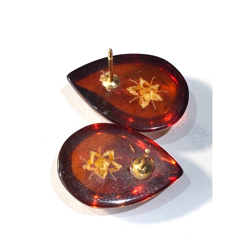 197 - 18ct gold post amber earrings measure approx 2cm drop