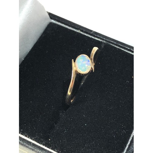 177 - 9ct gold opal ring 1.2g