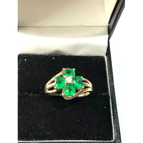 121 - 9ct gold gemstone 4 leaf clover ring weight 3.4g