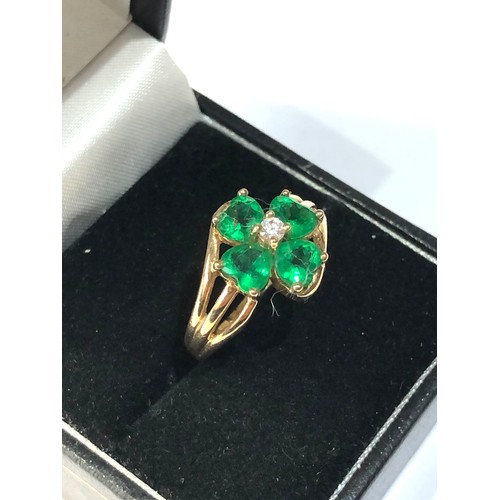 121 - 9ct gold gemstone 4 leaf clover ring weight 3.4g