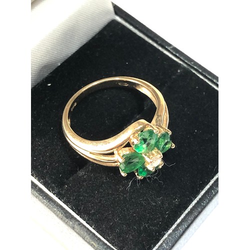 121 - 9ct gold gemstone 4 leaf clover ring weight 3.4g