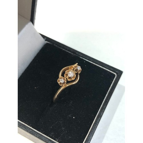 333 - Vintage 18ct gold diamond trilogy ring weight 2.7g