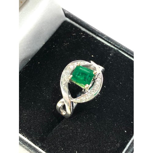 204 - 18ct gold diamond and emerald ring weight 4.7g