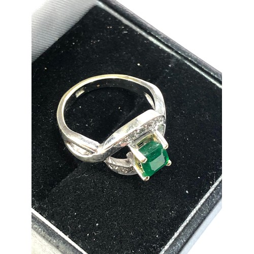 204 - 18ct gold diamond and emerald ring weight 4.7g