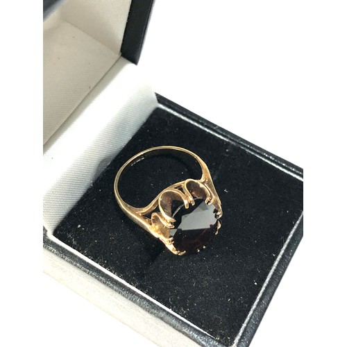 237 - 9ct gold garnet cocktail ring weight 4g