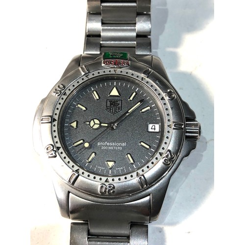 429 - Tag Heuer professional 200m gents quartz divers s/steel wristwatch the watch is ticking but no warra... 