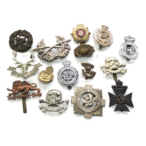 500 - Collection of military and police badges