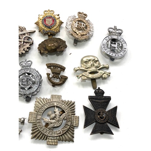 500 - Collection of military and police badges