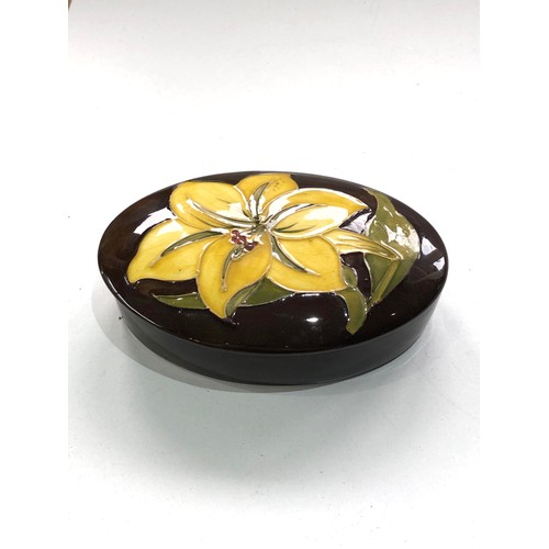 501 - Moorcroft lidded dish good condition