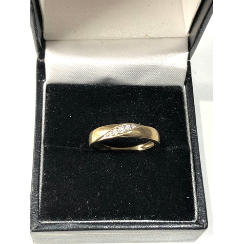 79 - 9ct gold diamond ring size j-k weight 2g