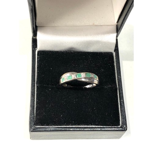 78 - 9ct gold diamond and emerald ring size l weight 1.8g