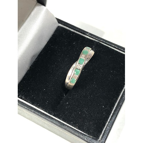 78 - 9ct gold diamond and emerald ring size l weight 1.8g