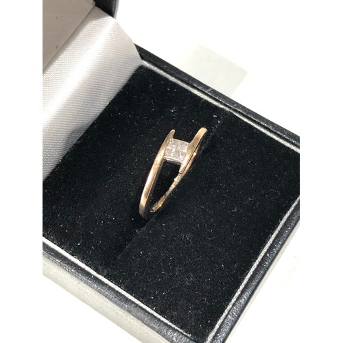 84 - 9ct gold diamond ring size k-l weight 1.7g