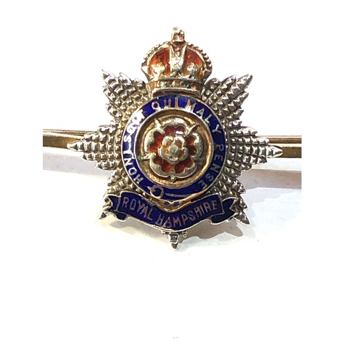 89 - Military 9ct gold and enamel sweetheart brooch royal Hampshire reg measures approx 5cm by 2cm weight... 