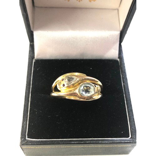 90A - 14ct gold diamond & gemstone double snake head ring weight 6.2g