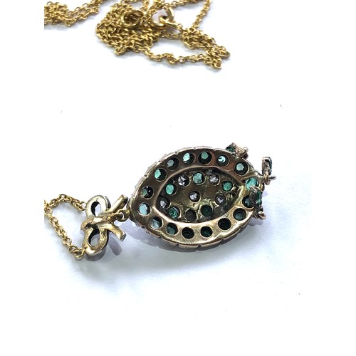 90 - Fine gold diamond emerald pendant necklace pendant measures approx 3.3cm drop chain hallmarked 750