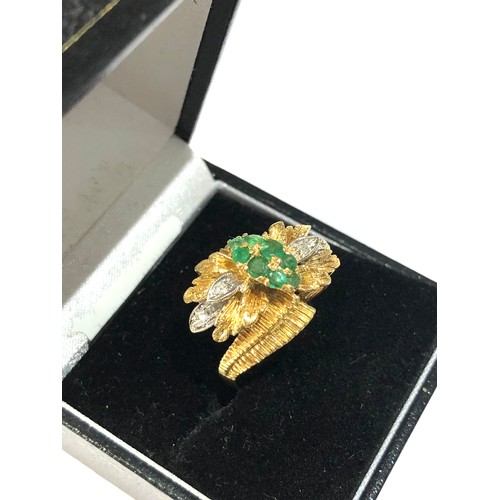 110 - Fine 18ct gold diamond and emerald ring weight 7.3g